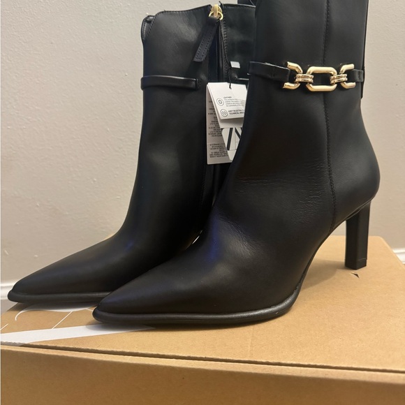 Zara NWT Genuine Leather Ankle boots with Gold chain link. - Picture 9 of 9